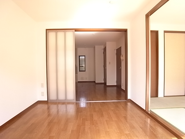 その他部屋・スペース　落ち着いて過ごせるお部屋なので、寝室にいかがでしょうか