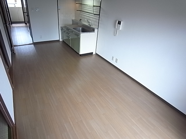 居室・リビング　日当たりが良く奥行きのあるリビング・ダイニング・キッチン