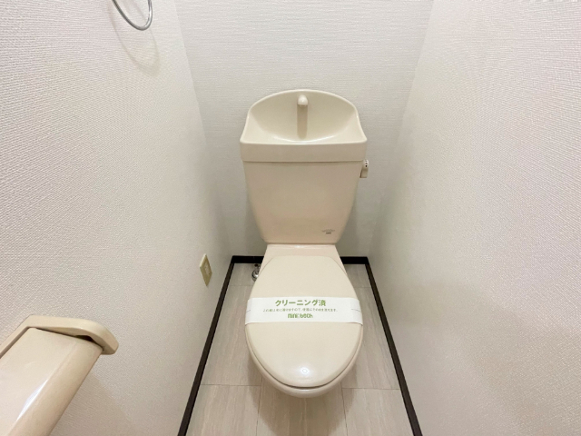 トイレ　写真は別号室の写真です。