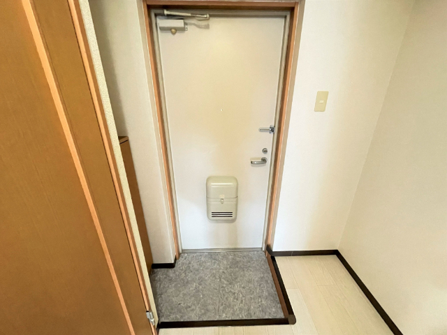 玄関　写真は別号室の写真です。