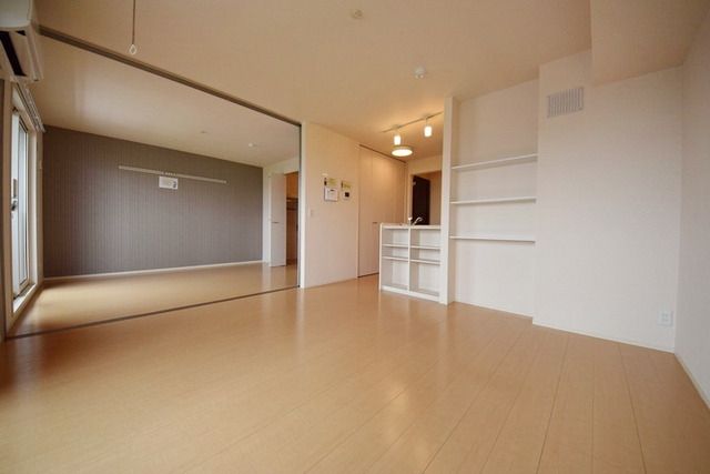 居室・リビング　～仕切りを開けると広いリビングですね～