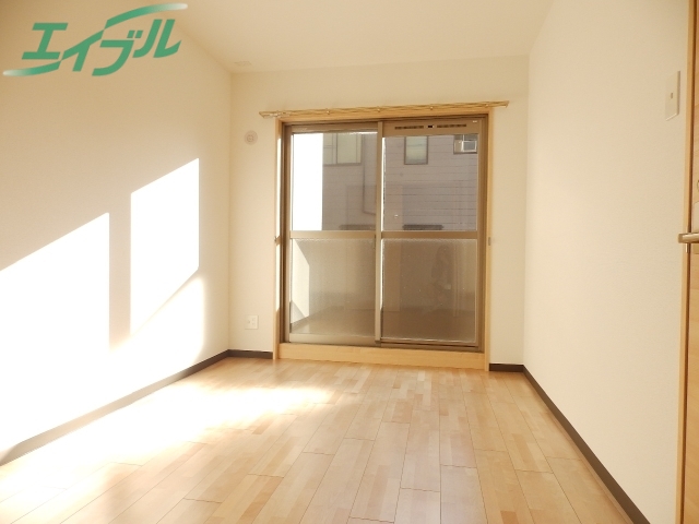 居室・リビング　同物件別室画像