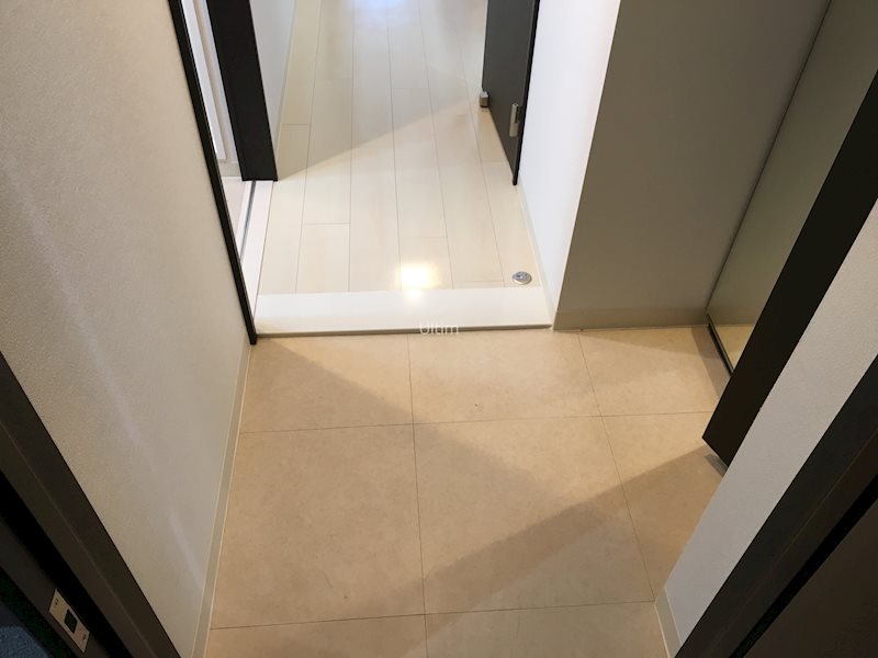 玄関　違うお部屋の写真です。ご参考までに