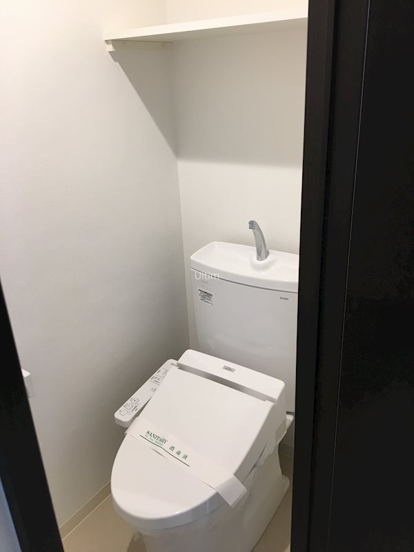 トイレ　違うお部屋の写真です。ご参考までに