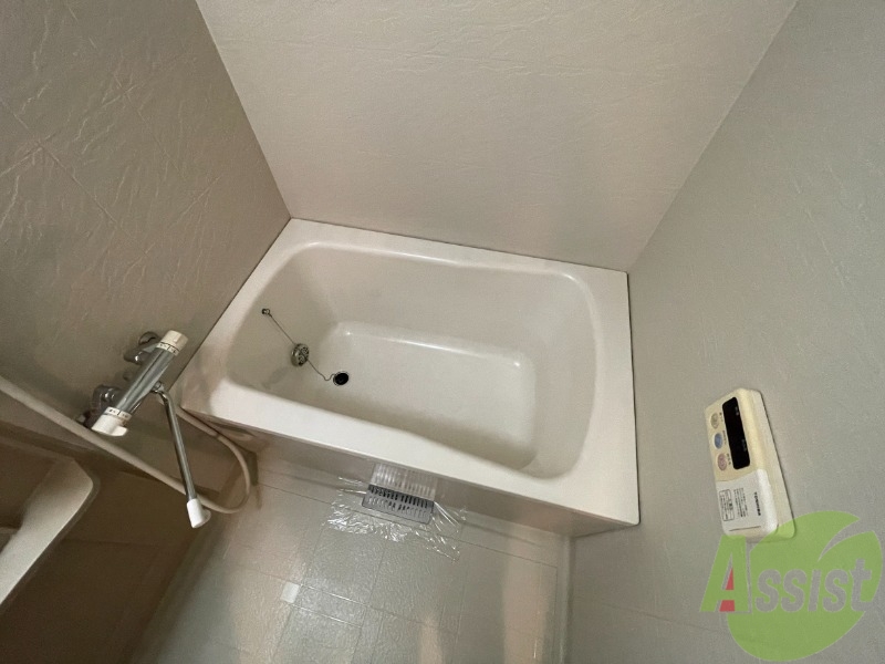 バス・シャワールーム　浴室になります。比較的広く、綺麗な状態です。