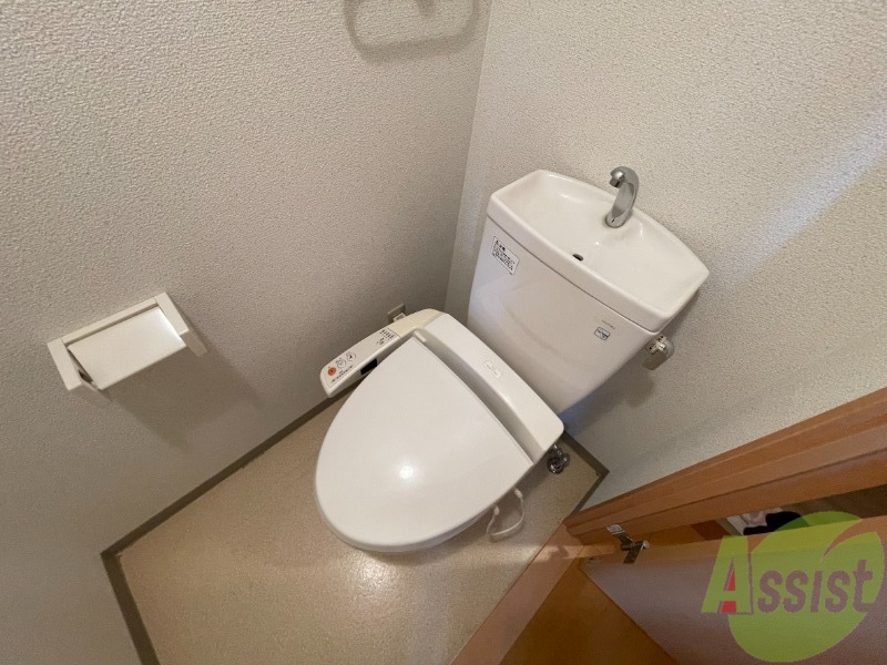 トイレ　トイレは温水洗浄便座なので、快適にお使い頂けます。