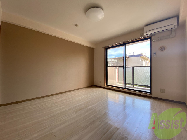 居室・リビング　綺麗なリビングです。家具を何を置くか迷いますね！