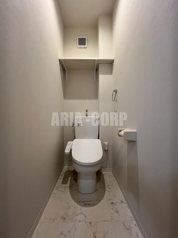 トイレ　温水洗浄便座付きのお手洗い♪