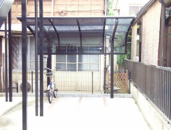 その他　屋根付き駐輪場です