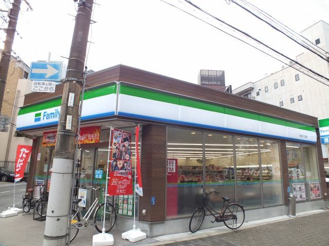 コンビニ　ファミリーマート（コンビニ）まで374m