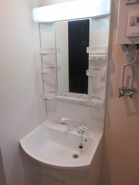 洗面設備　シャワードレッサー付きです！