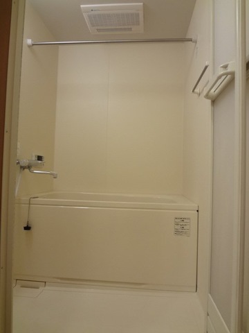 バス・シャワールーム　追い焚き・浴室乾燥機付きのお風呂です♪