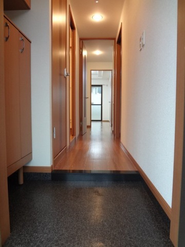 玄関　シューズボックス付きの玄関です★