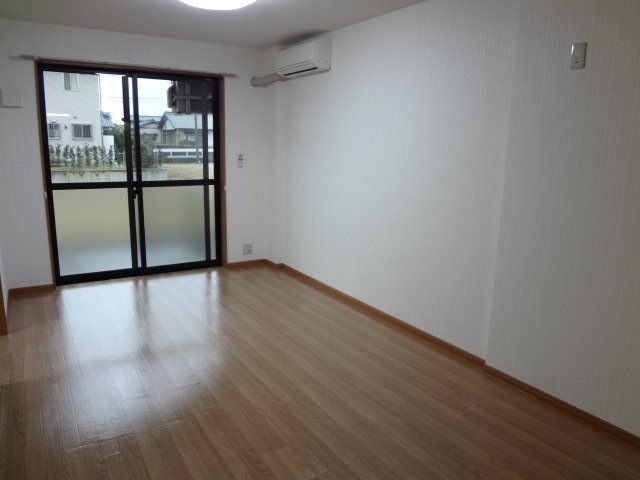 居室・リビング　明るいリビングです☆