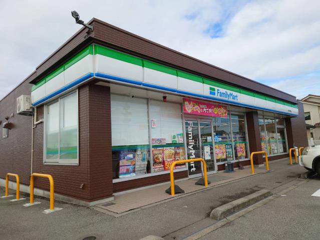 コンビニ　ファミリーマート高岡中曽根店（コンビニ）まで407m