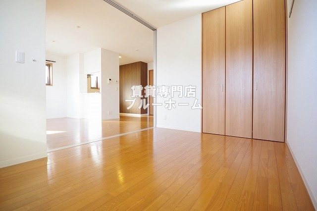 その他部屋・スペース　リビング横の5.4帖洋室！