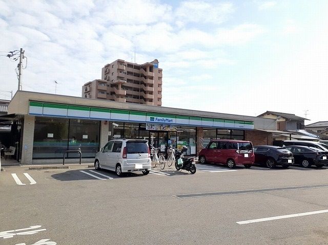 コンビニ　ファミリーマート石手店様（コンビニ）まで350m