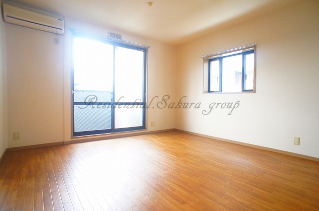 居室・リビング　使いやすい形の為、レイアウトを楽しめます♪