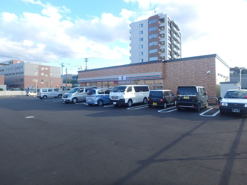 コンビニ　セブンイレブン小樽築港店（コンビニ）まで313m