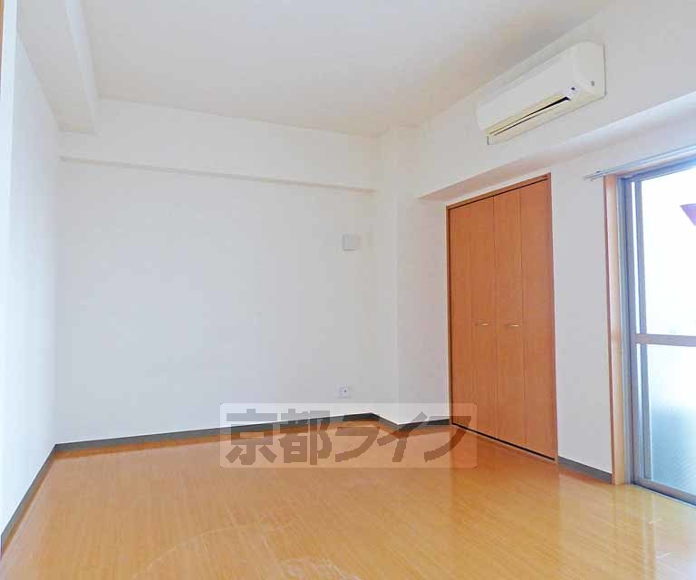 居室・リビング　広々とした室内です。