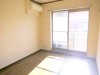 その他部屋・スペース　広くて明るい寝室