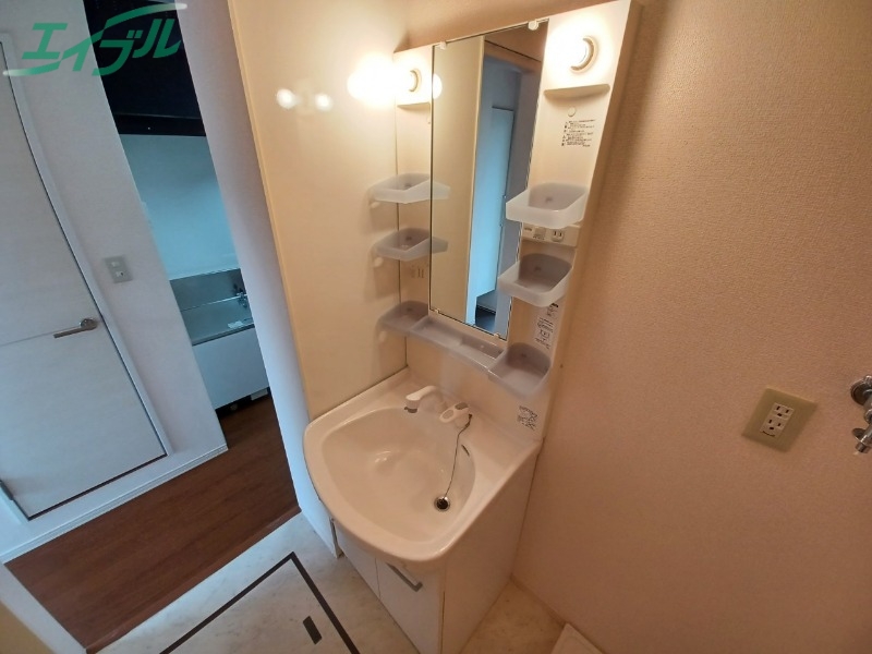 洗面設備　別部屋反転参考写真