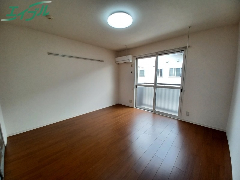 居室・リビング　別部屋反転参考写真