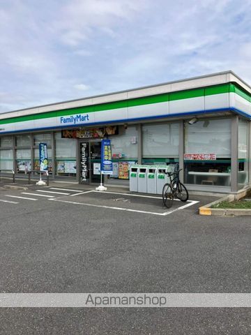 コンビニ　ファミリーマート（コンビニ）まで500m