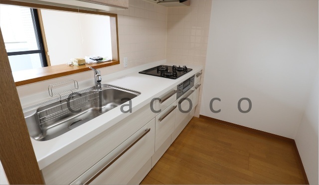 キッチン　３口コンロ・グリル付きのシステムキッチン！