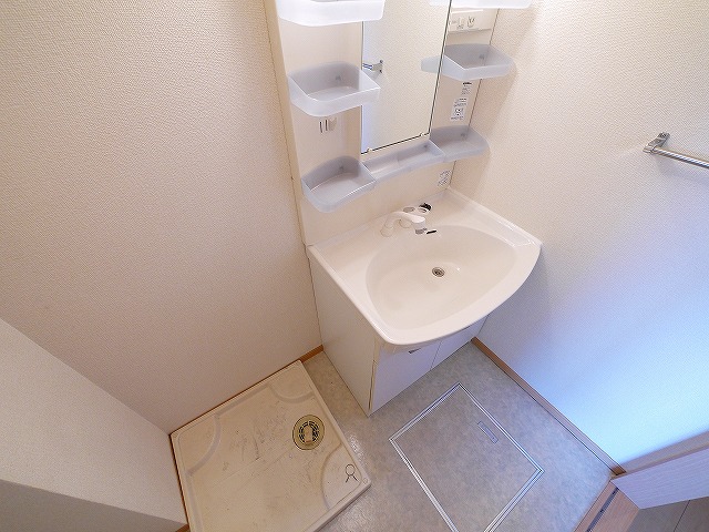 洗面設備　ゆったりとスペースのある洗面所