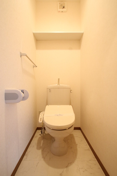 トイレ　温水洗浄暖房便座