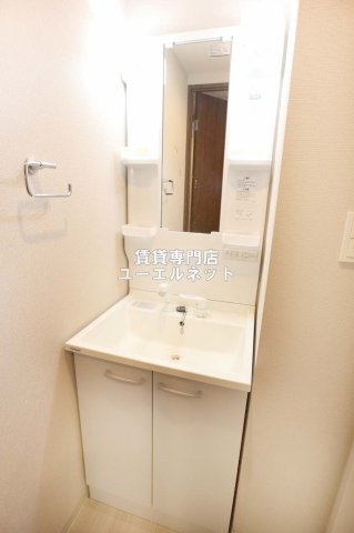 洗面設備　清潔感ある独立洗面台で毎日気持ちよく♪