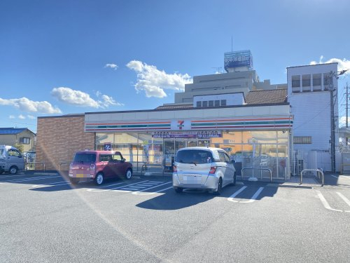 コンビニ　セブンイレブン鈴鹿庄野共進（コンビニ）まで195m