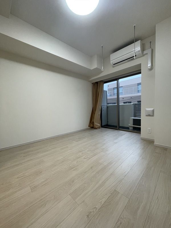 居室・リビング　☆明るい洋室☆