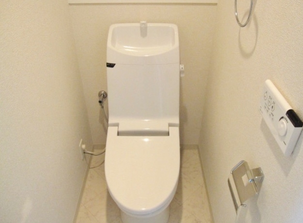 トイレ　もちろんウォシュレット付き