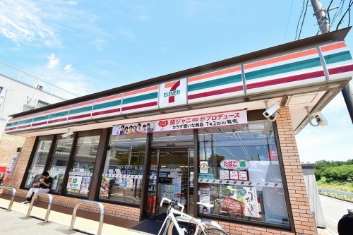 コンビニ　セブンイレブン 八王子堀之内店（コンビニ）まで331m