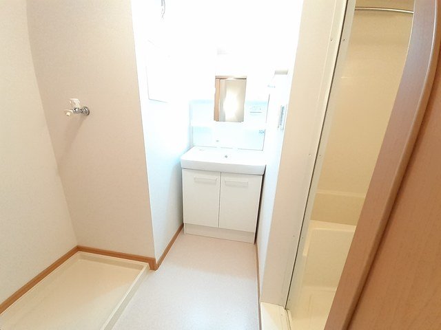 洗面設備　スペースが確保できる洗面所です