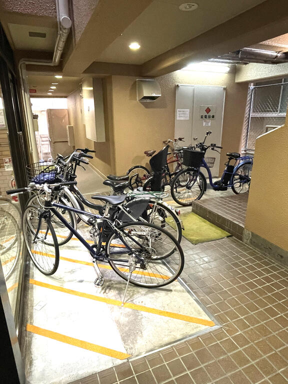駐車場　駐輪場 （空き確認が必要です）