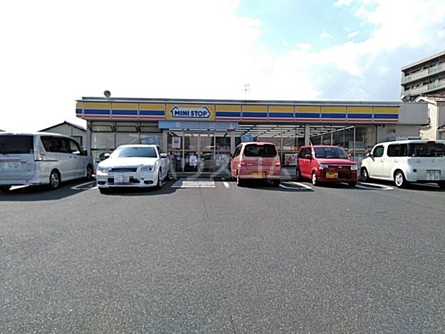 コンビニ　ミニストップ 富士石坂店（コンビニ）まで409m