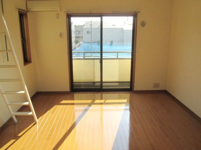 居室・リビング　★明るい居室★