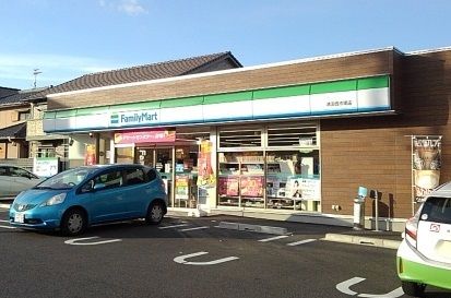 コンビニ　ファミリーマート（コンビニ）まで50m