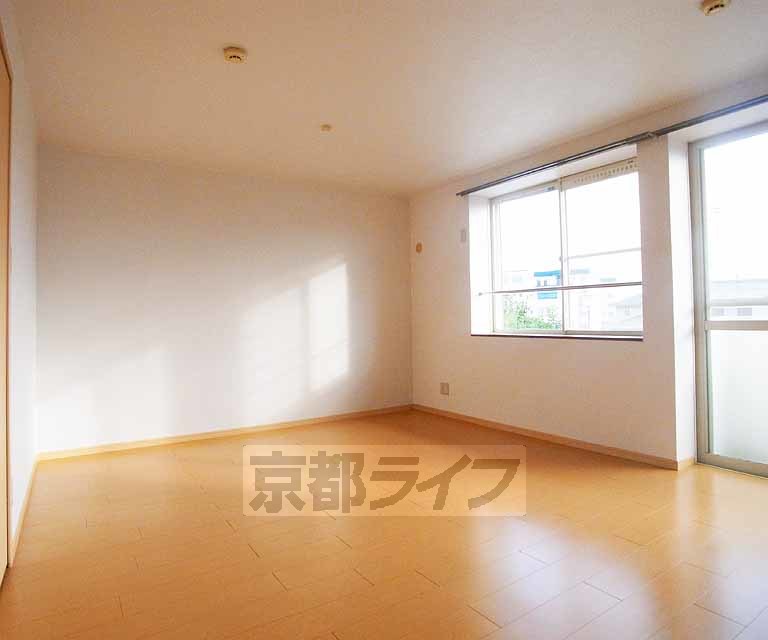 居室・リビング　２０１号室写真です　１ＬＤＫに改装されたお部屋です