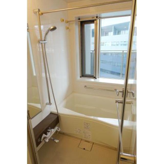 バス・シャワールーム　※写真は同タイプ住戸です。
