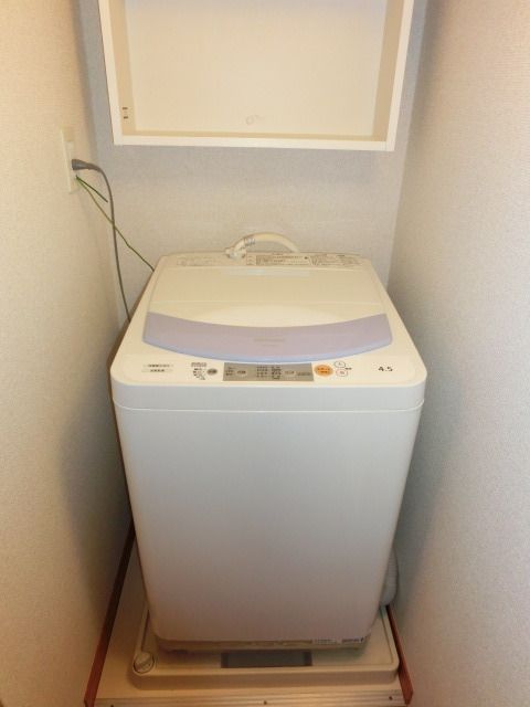 洗面設備　洗濯機も備え付けです