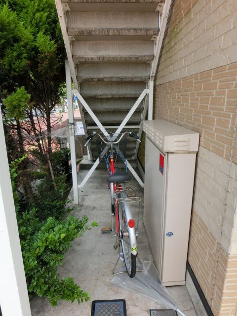 駐車場　自転車を置くスペース