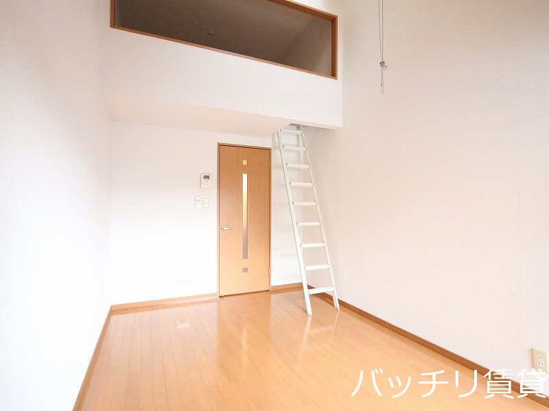 居室・リビング　同型タイプの為、現状を優先致します。