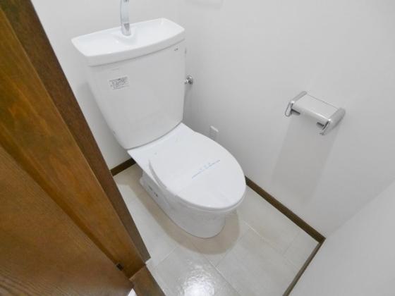 トイレ　シンプルな水洗トイレでお手入れらくちん♪