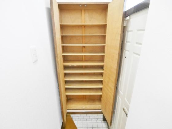 玄関　靴箱があるので玄関スッキリ片付きます。