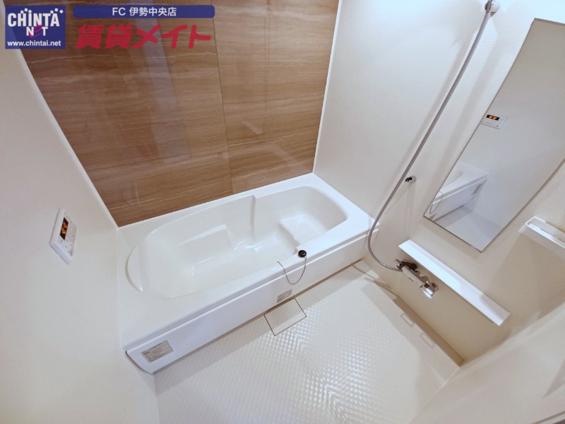 バス・シャワールーム　同型反転タイプ部屋写真です。