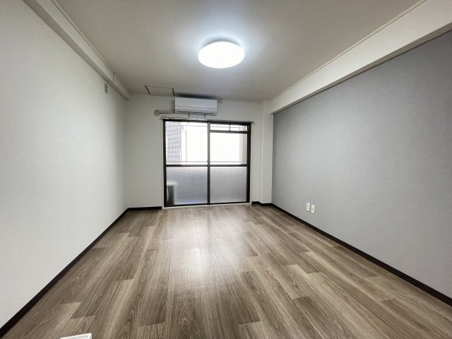 その他部屋・スペース　開放的な寝室です